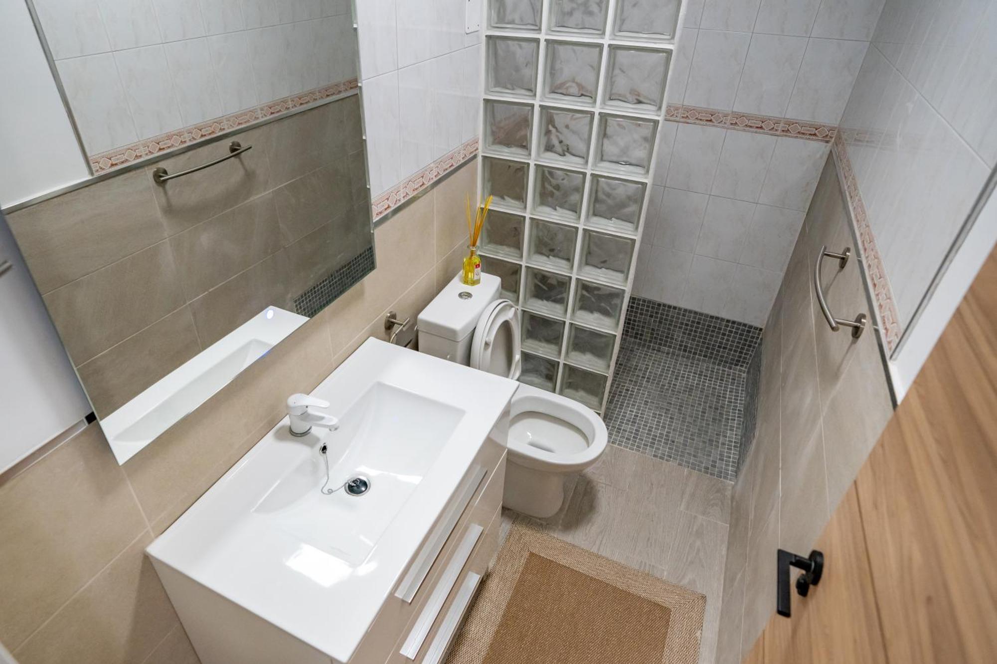 Casa Julio - Alcala Complete Coastal Retreat - Entire Apartment - 3 Min Walk From The Ocean - Shared Entrance With Host Buitenkant foto