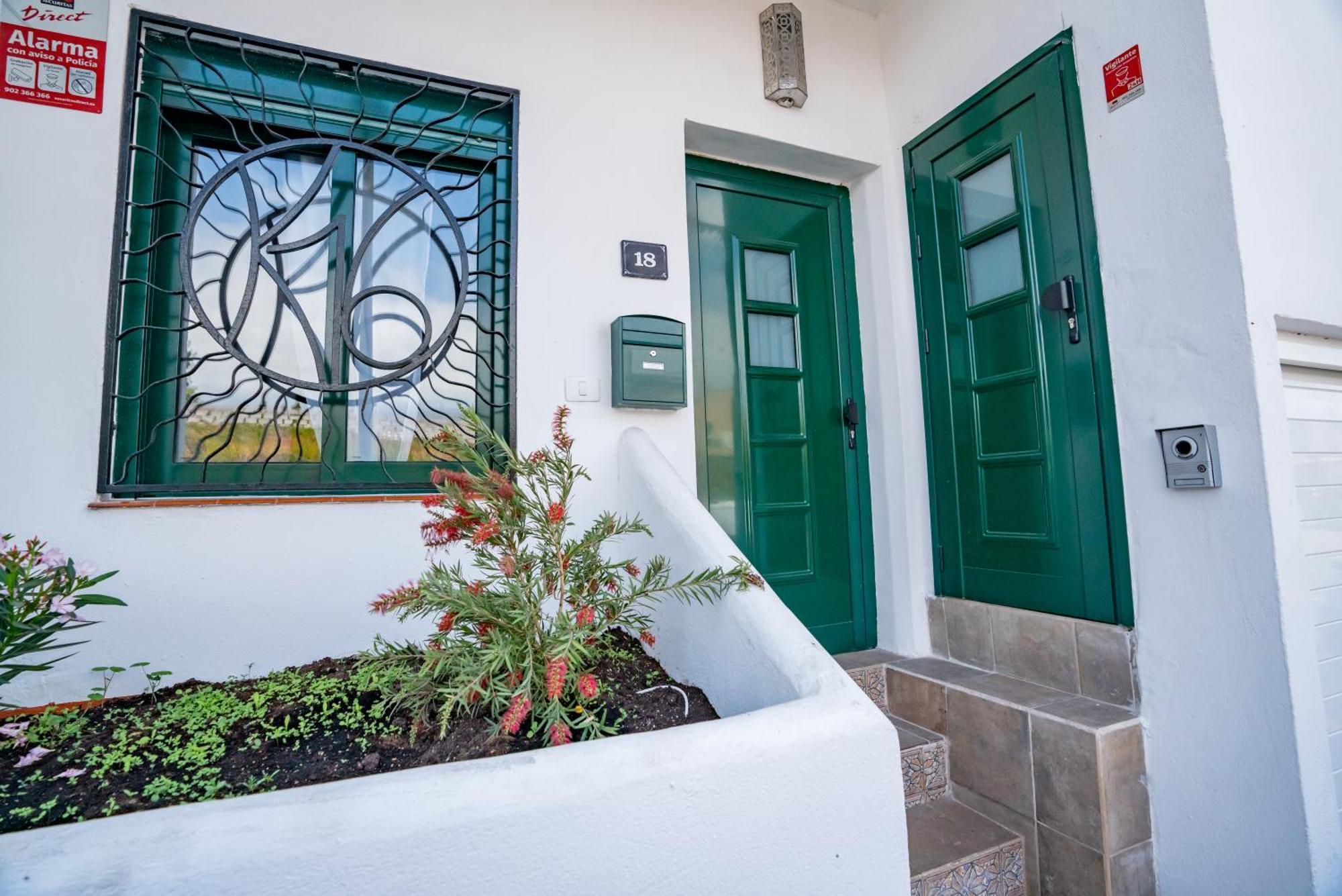 Casa Julio - Alcala Complete Coastal Retreat - Entire Apartment - 3 Min Walk From The Ocean - Shared Entrance With Host Buitenkant foto